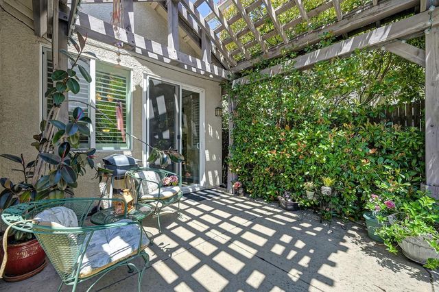 216 Needle Ct, Roseville, CA 95678