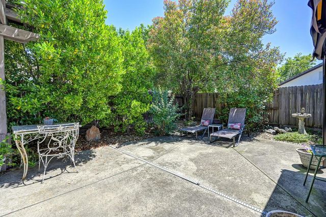 216 Needle Ct, Roseville, CA 95678