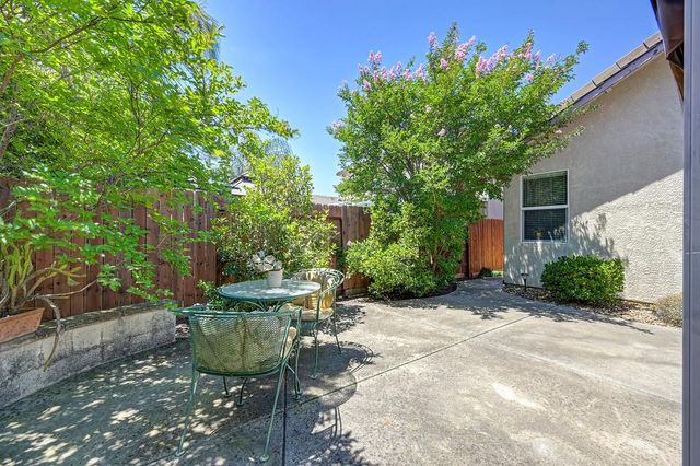 216 Needle Ct, Roseville, CA 95678