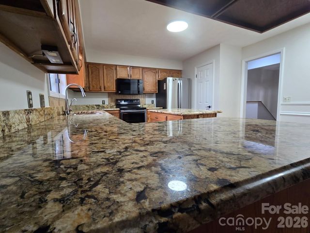 120 Breckenridge Court, Hendersonville, NC 28739