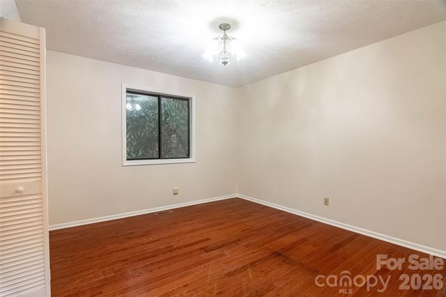 120 Breckenridge Court, Hendersonville, NC 28739