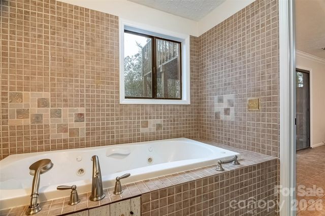 120 Breckenridge Court, Hendersonville, NC 28739