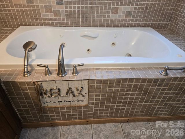 120 Breckenridge Court, Hendersonville, NC 28739