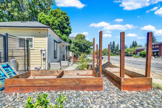 512 Davis St, Vacaville, CA 95688