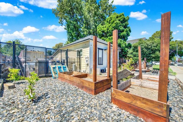 512 Davis St, Vacaville, CA 95688