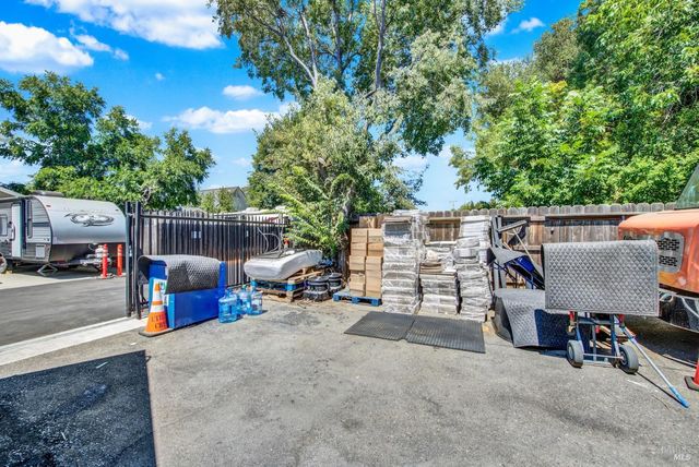 512 Davis St, Vacaville, CA 95688