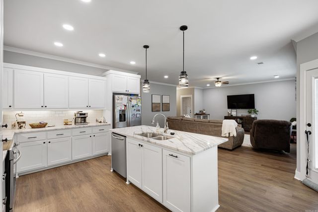 38 Sunset Boulevard, Morrilton, AR 72110