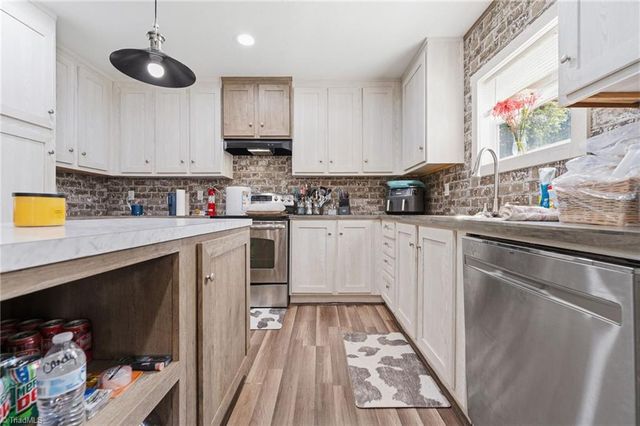 121 Sweetbriar Road, Thomasville, NC 27360