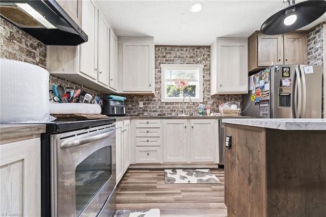 121 Sweetbriar Road, Thomasville, NC 27360