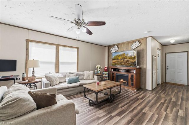 121 Sweetbriar Road, Thomasville, NC 27360