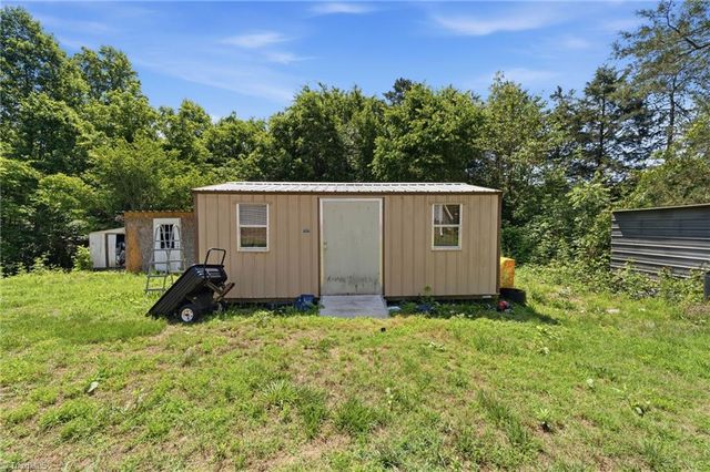 121 Sweetbriar Road, Thomasville, NC 27360