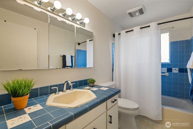 16610 SE 24th Street, Bellevue, WA 98008