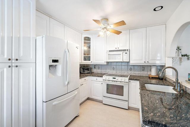 7633 Tahiti Lane 204, Lake Worth, FL 33467