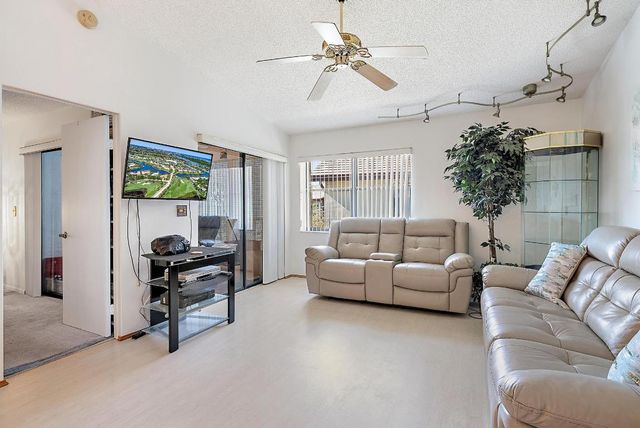 7633 Tahiti Lane 204, Lake Worth, FL 33467