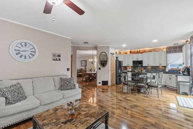 271 Fairhaven Drive, St. Charles, IL 60175