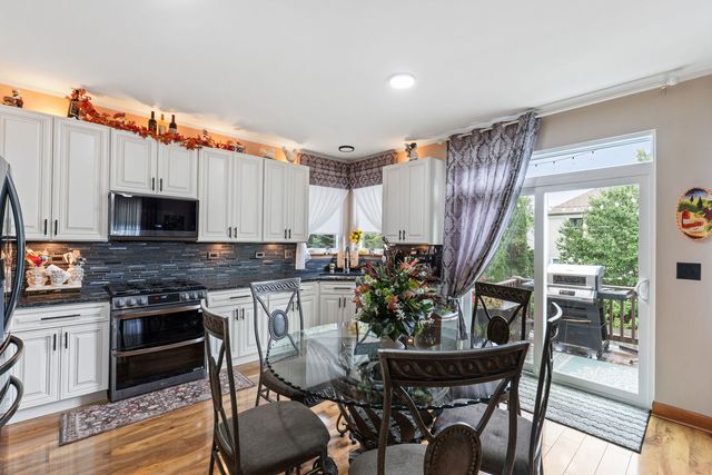271 Fairhaven Drive, St. Charles, IL 60175