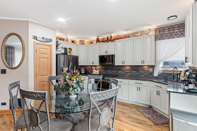 271 Fairhaven Drive, St. Charles, IL 60175