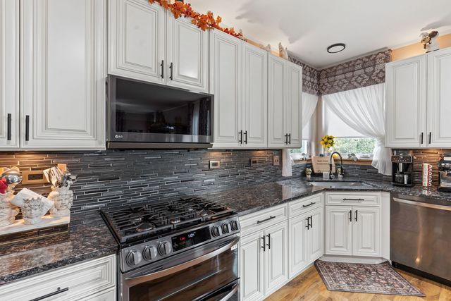 271 Fairhaven Drive, St. Charles, IL 60175