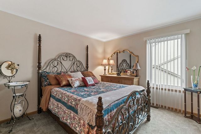 271 Fairhaven Drive, St. Charles, IL 60175