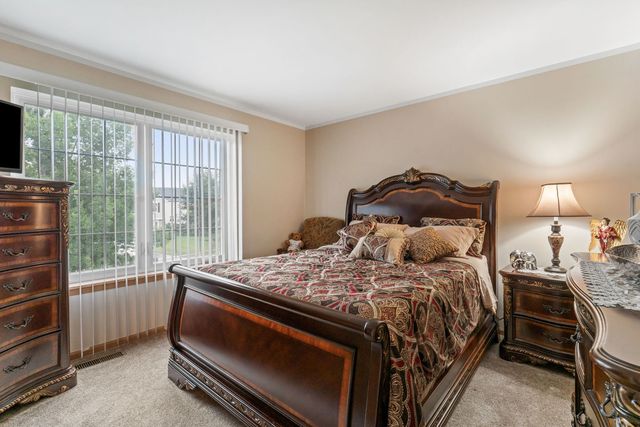 271 Fairhaven Drive, St. Charles, IL 60175