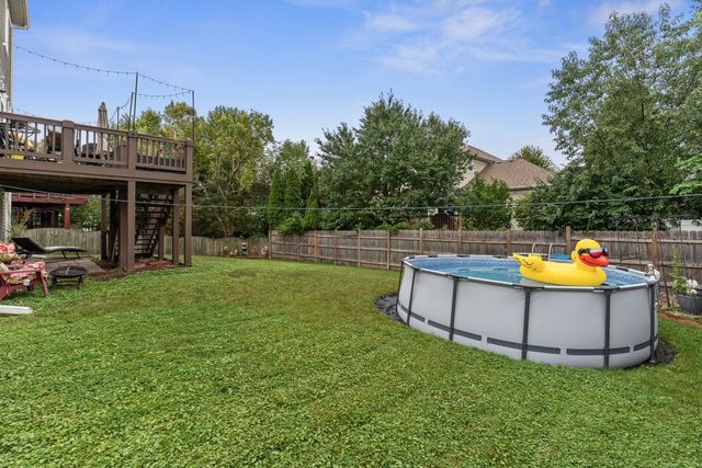 271 Fairhaven Drive, St. Charles, IL 60175