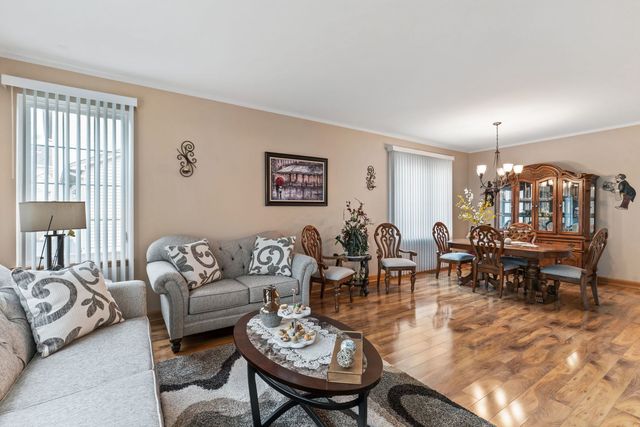 271 Fairhaven Drive, St. Charles, IL 60175