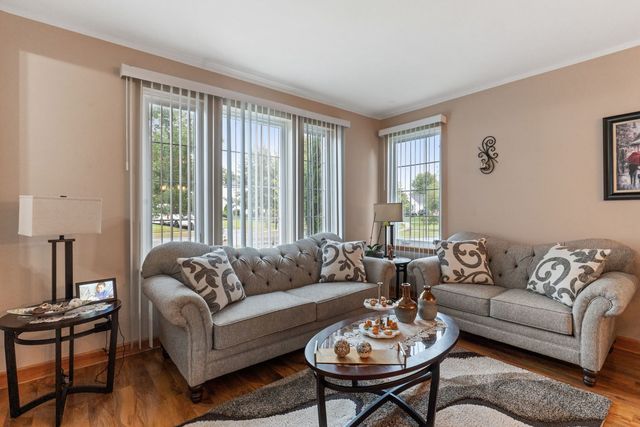 271 Fairhaven Drive, St. Charles, IL 60175