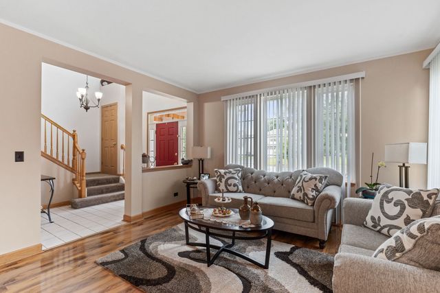 271 Fairhaven Drive, St. Charles, IL 60175