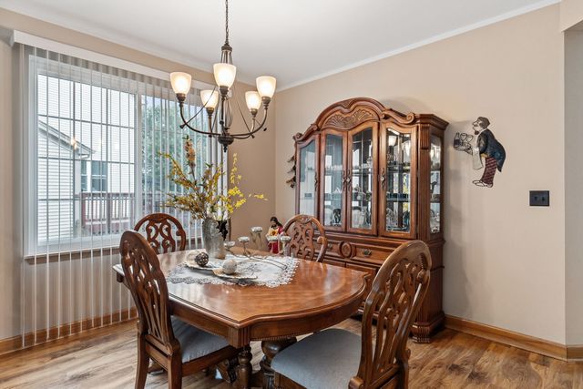 271 Fairhaven Drive, St. Charles, IL 60175