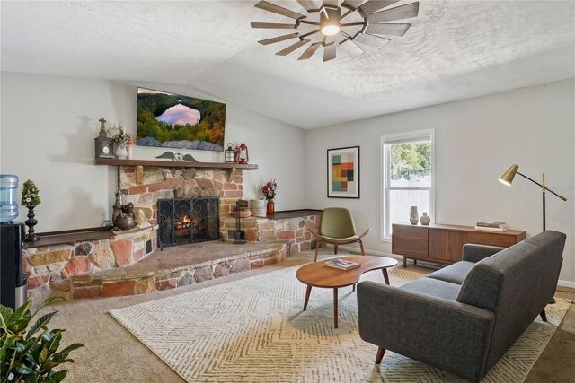 1048 N GRANDVIEW STREET, Mount Dora, FL 32757