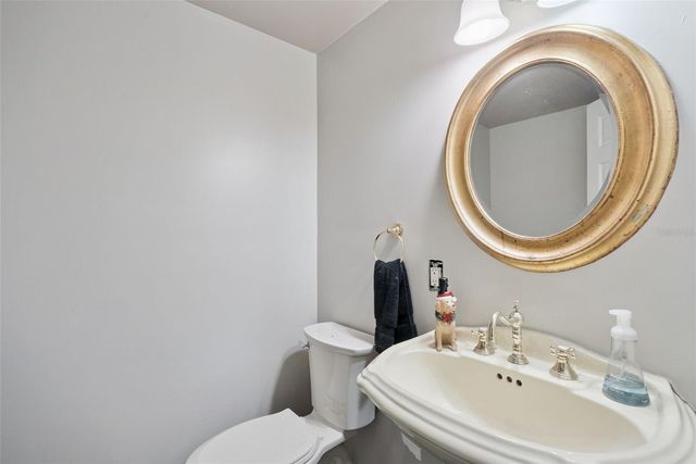 1048 N GRANDVIEW STREET, Mount Dora, FL 32757