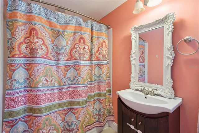 1048 N GRANDVIEW STREET, Mount Dora, FL 32757