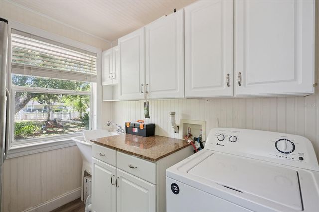 1048 N GRANDVIEW STREET, Mount Dora, FL 32757