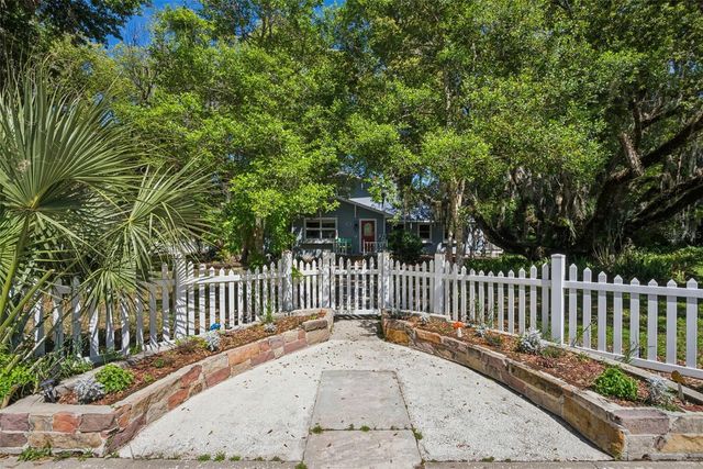 1048 N GRANDVIEW STREET, Mount Dora, FL 32757