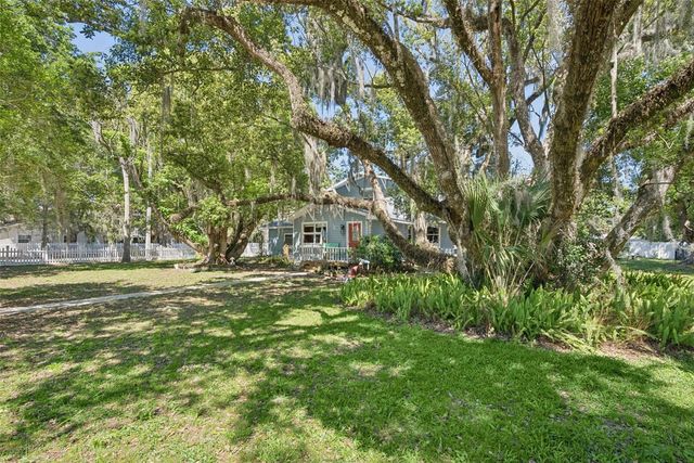 1048 N GRANDVIEW STREET, Mount Dora, FL 32757