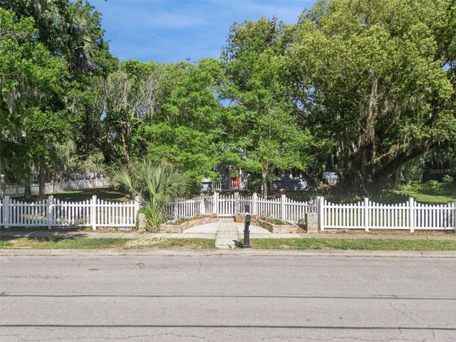 1048 N GRANDVIEW STREET, Mount Dora, FL 32757