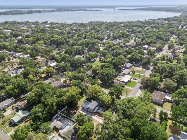 1048 N GRANDVIEW STREET, Mount Dora, FL 32757