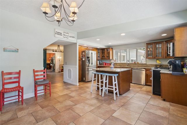 1048 N GRANDVIEW STREET, Mount Dora, FL 32757