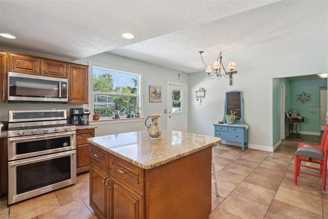 1048 N GRANDVIEW STREET, Mount Dora, FL 32757