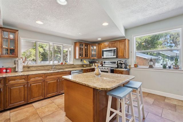 1048 N GRANDVIEW STREET, Mount Dora, FL 32757