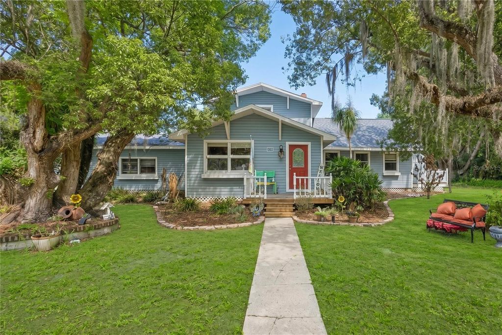 1048 N GRANDVIEW STREET, Mount Dora, FL 32757