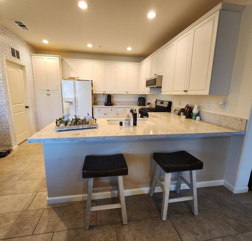 4036 W Rialto Avenue, Visalia, CA 93277