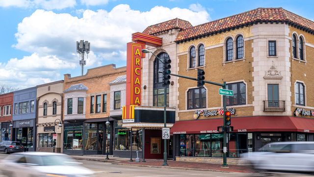 275 canal Drive, St. Charles, IL 60174
