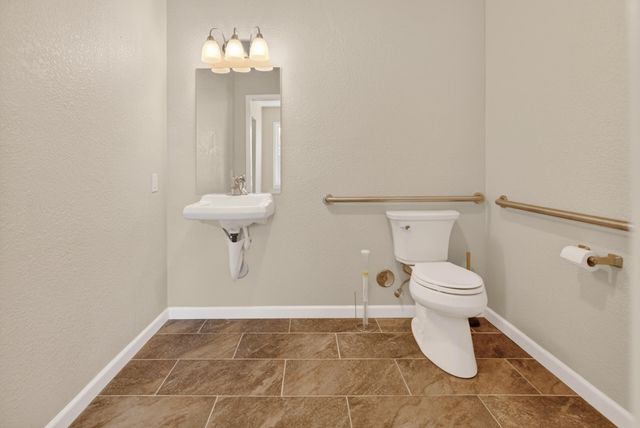 347 N 2nd Street, Central Point, OR 97502