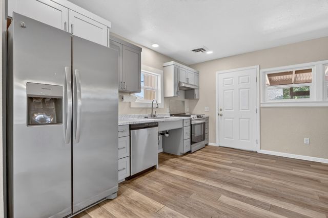 347 N 2nd Street, Central Point, OR 97502