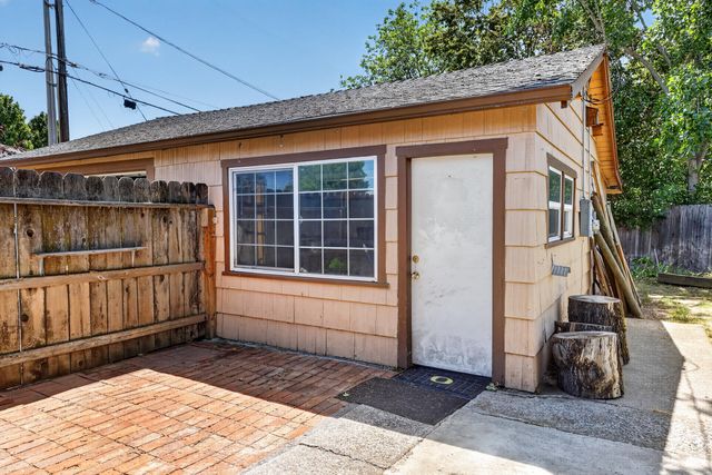 347 N 2nd Street, Central Point, OR 97502
