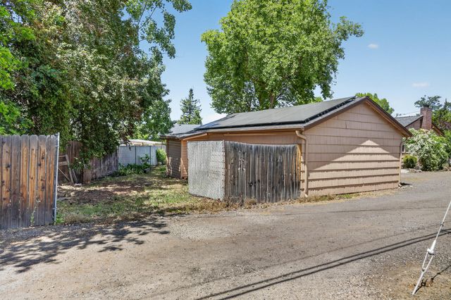 347 N 2nd Street, Central Point, OR 97502