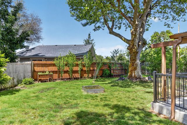 347 N 2nd Street, Central Point, OR 97502