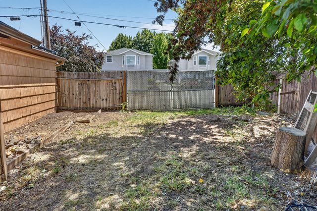 347 N 2nd Street, Central Point, OR 97502