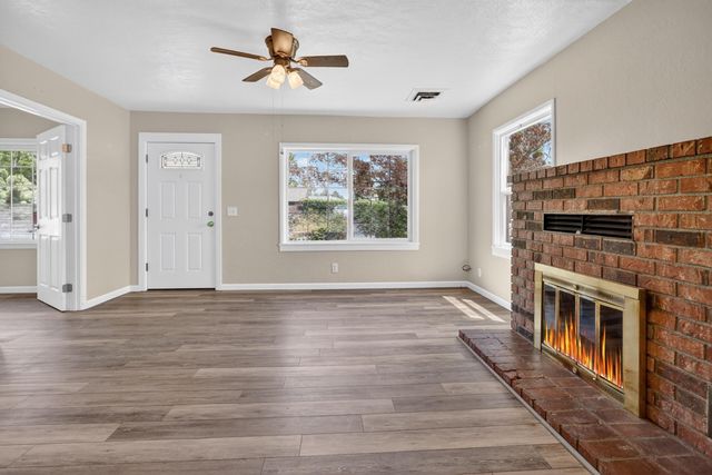 347 N 2nd Street, Central Point, OR 97502